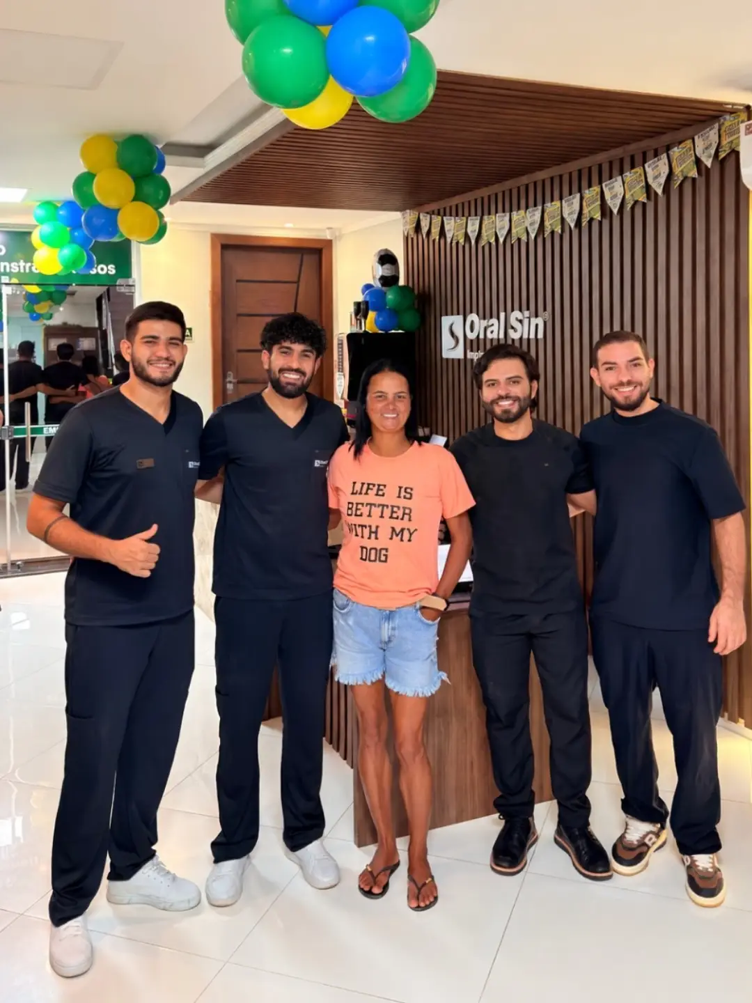 Paciente da Oral Sin Itaituba junto ao Dr. Dalton